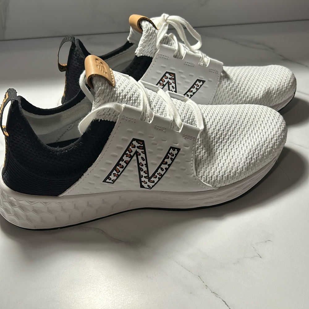 New balance tennis shoes